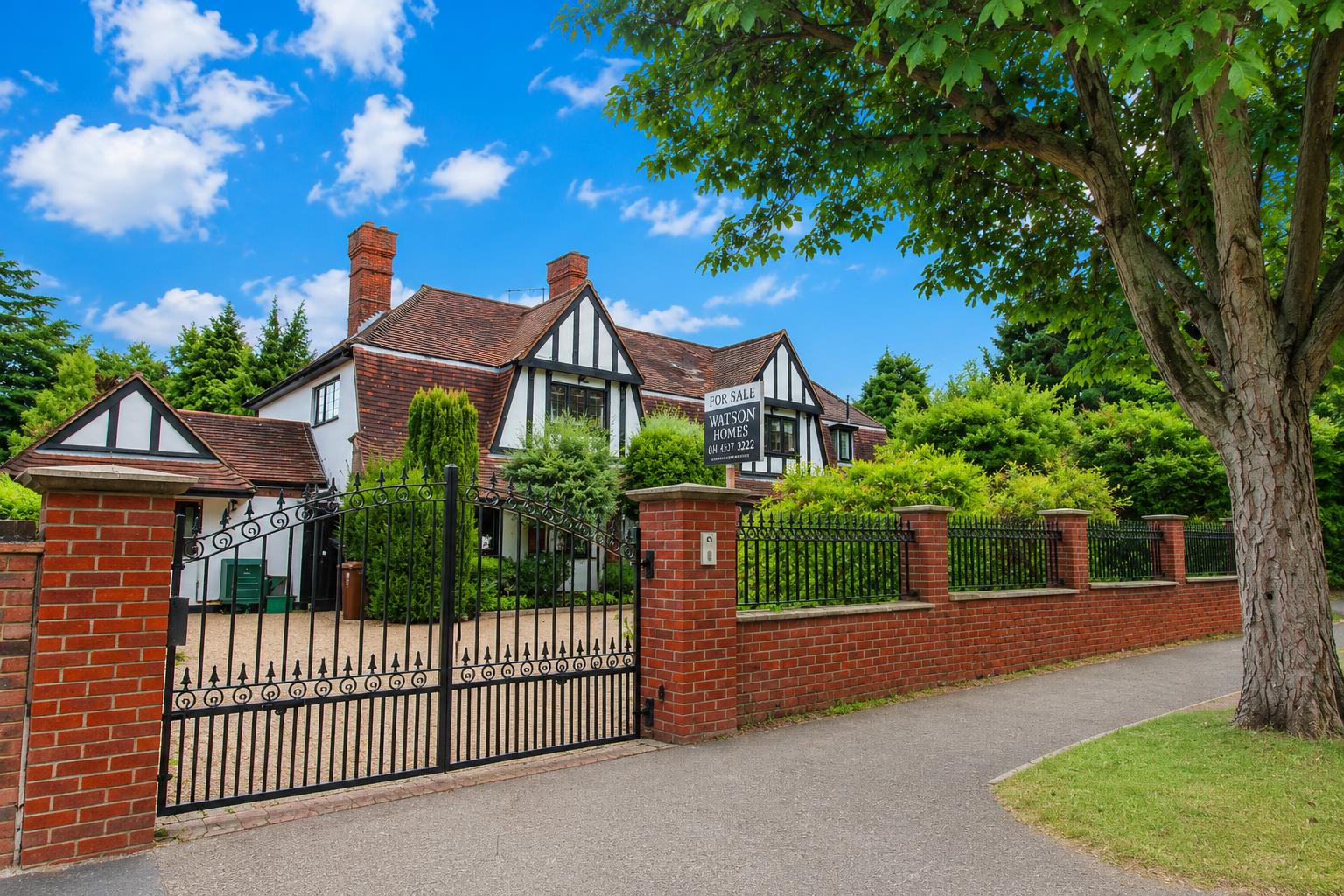 6 bed property in The Highway, Sutton